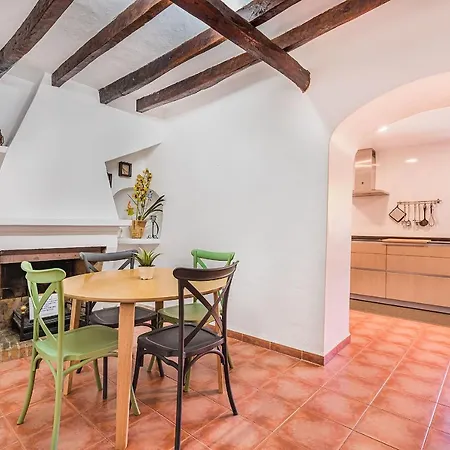 Cati Camp De Lausina Willa